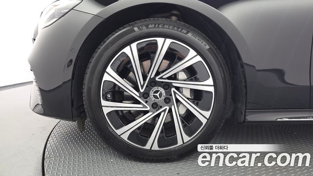 Mercedes-Benz E-Class 2025 — photo 5