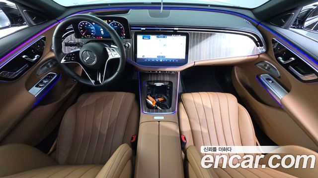 Mercedes-Benz E-Class 2025 — photo 10