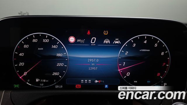 Mercedes-Benz E-Class 2025 — photo 11