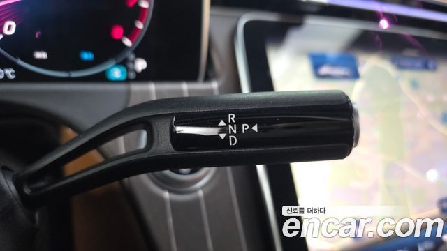 Mercedes-Benz E-Class 2025 — photo 12