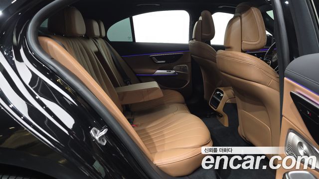 Mercedes-Benz E-Class 2025 — photo 17