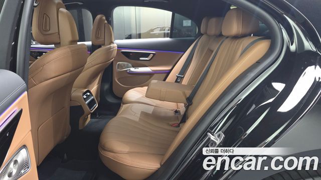 Mercedes-Benz E-Class 2025 — photo 18