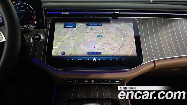 Mercedes-Benz E-Class 2025 — photo 20