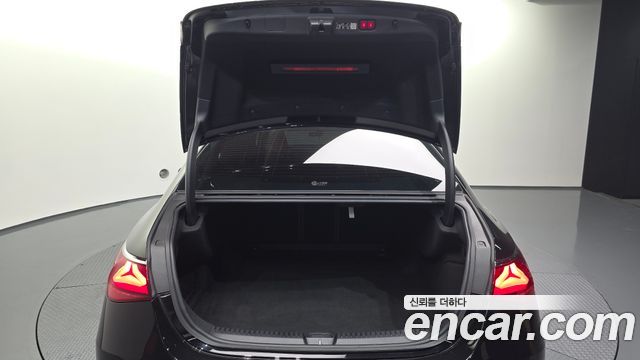 Mercedes-Benz E-Class 2025 — photo 26