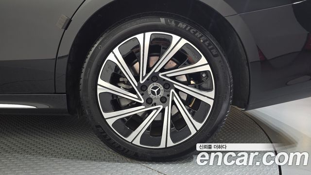 Mercedes-Benz E-Class 2025 — photo 7