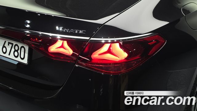 Mercedes-Benz E-Class 2025 — photo 9