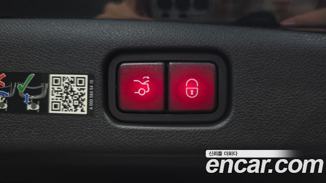 Mercedes-Benz E-Class 2025 — photo 32