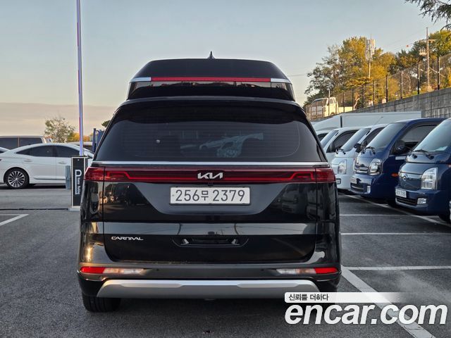 Kia Canival 2023 — photo 5