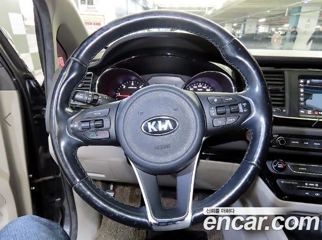 Kia Canival 2017 — photo 8