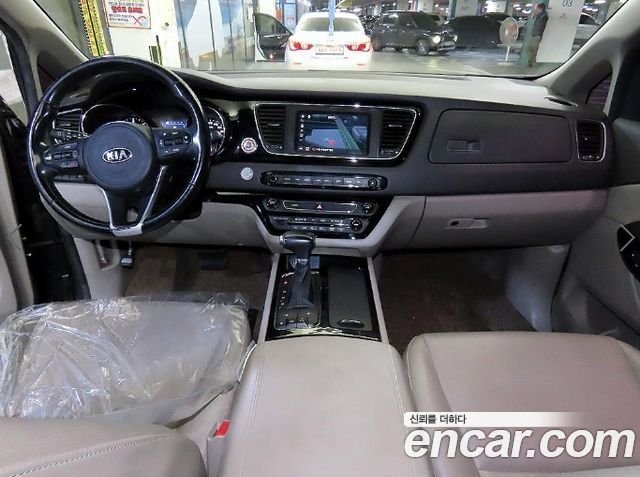 Kia Canival 2017 — photo 10