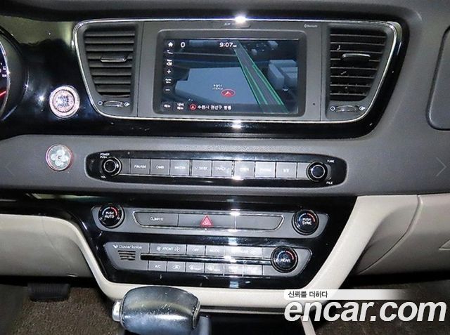 Kia Canival 2017 — photo 11
