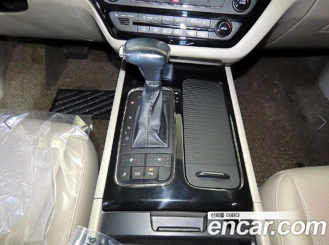 Kia Canival 2017 — photo 12