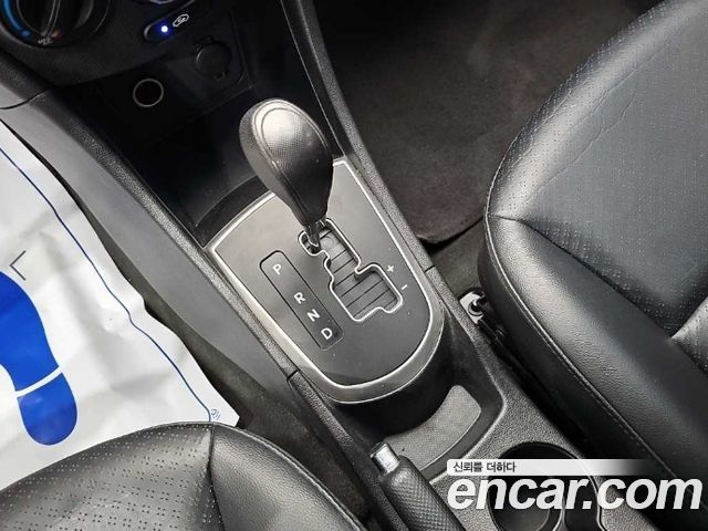 Hyundai Accent 2012 — photo 8
