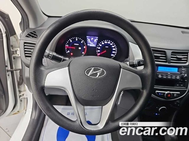 Hyundai Accent 2012 — photo 9
