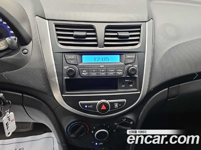 Hyundai Accent 2012 — photo 10