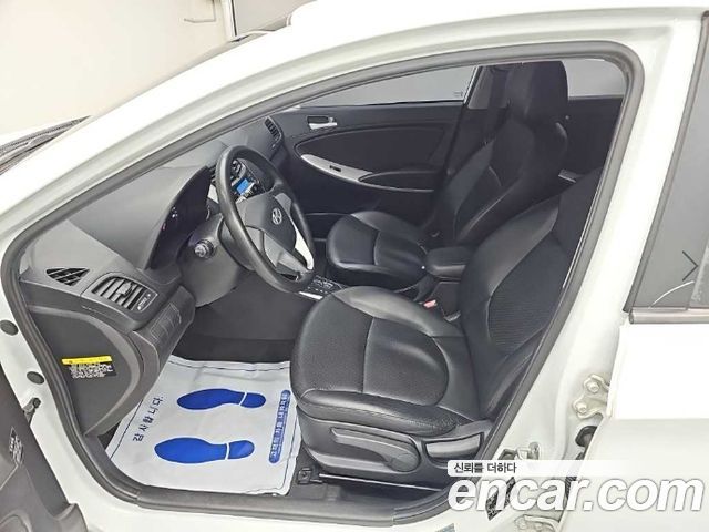 Hyundai Accent 2012 — photo 11
