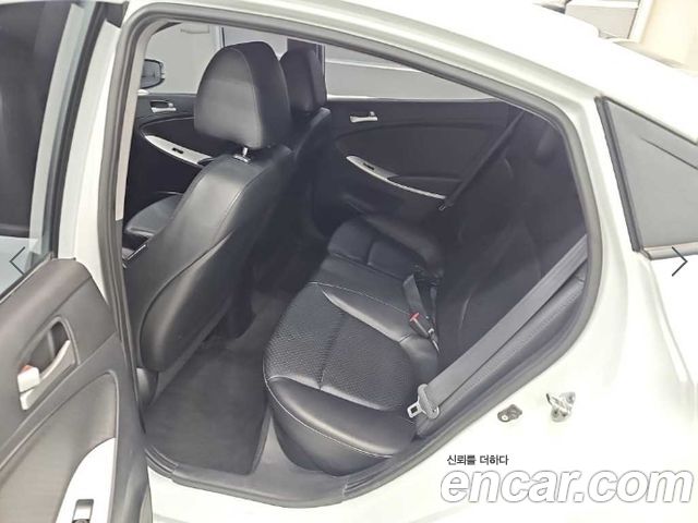 Hyundai Accent 2012 — photo 12