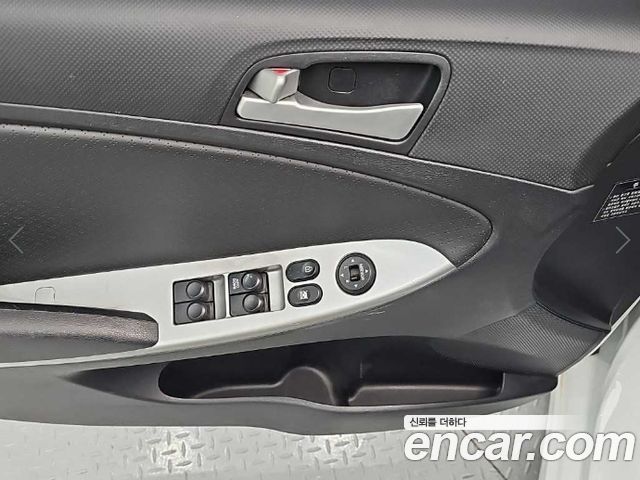 Hyundai Accent 2012 — photo 13