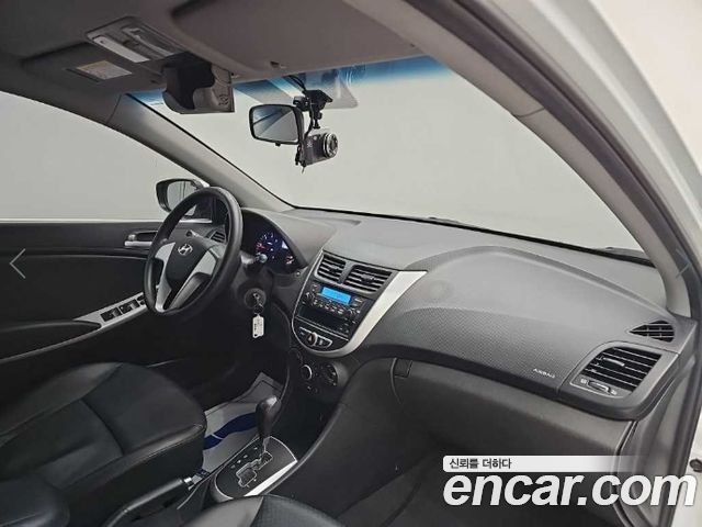 Hyundai Accent 2012 — photo 15