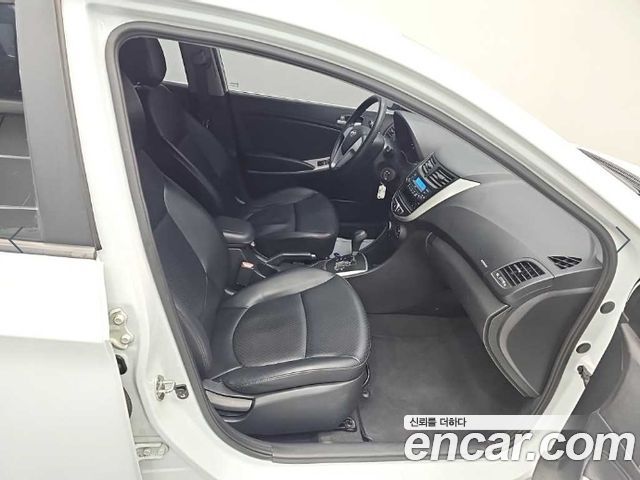Hyundai Accent 2012 — photo 16