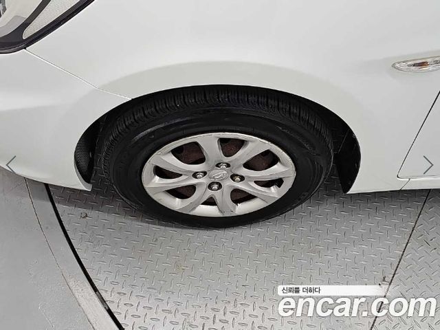 Hyundai Accent 2012 — photo 19