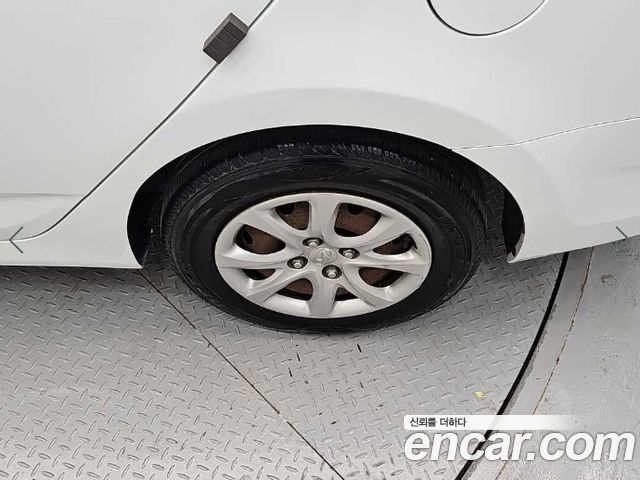 Hyundai Accent 2012 — photo 20