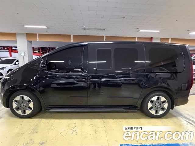 Hyundai Staria 2022 — photo 3
