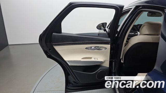 Genesis GV70 2022 — photo 15