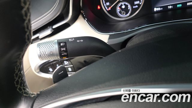 Genesis GV70 2022 — photo 31