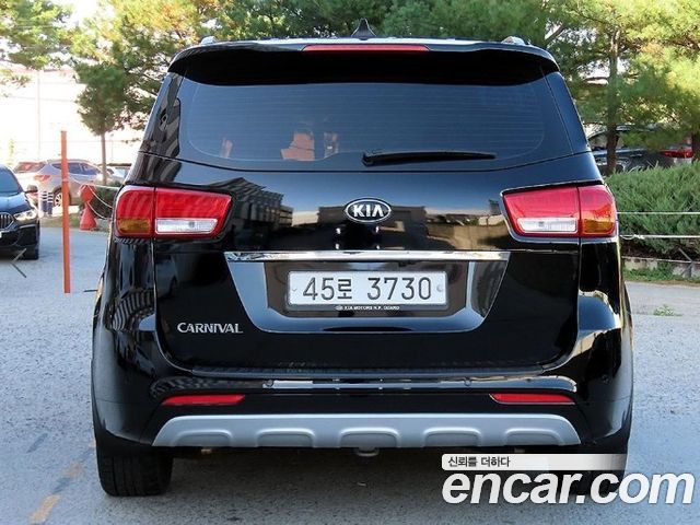Kia Canival 2016 — photo 3