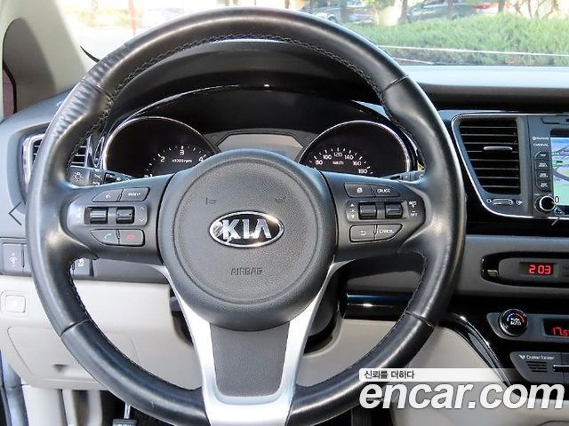 Kia Canival 2016 — photo 8