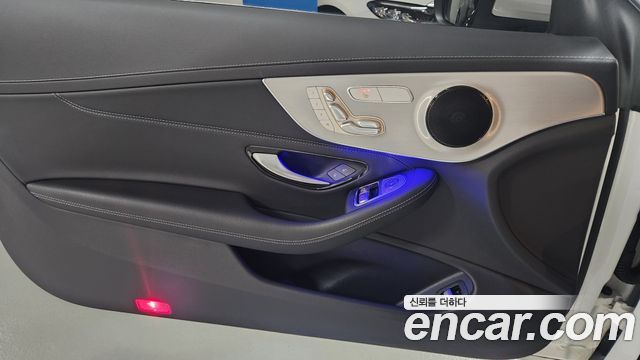 Mercedes-Benz C-Class 2023 — photo 12