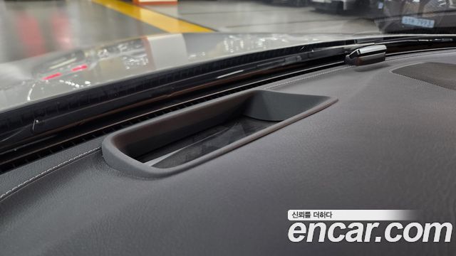 Mercedes-Benz C-Class 2023 — photo 18