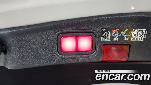Mercedes-Benz C-Class 2023 — photo 20