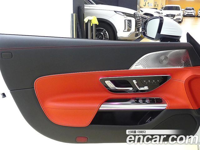 Mercedes-Benz SL-Class 2023 — photo 16