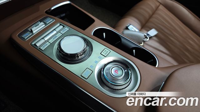 Genesis GV70 2023 — photo 12