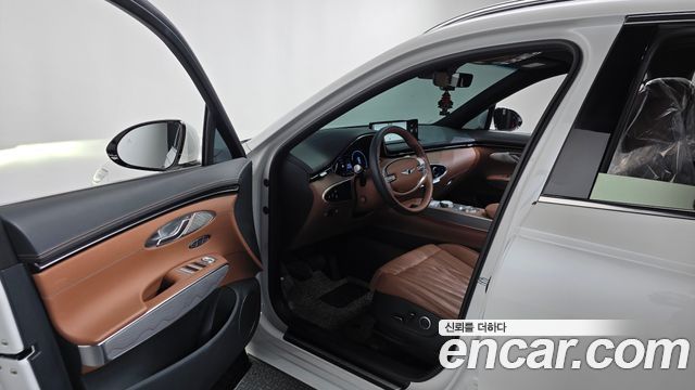 Genesis GV70 2023 — photo 13