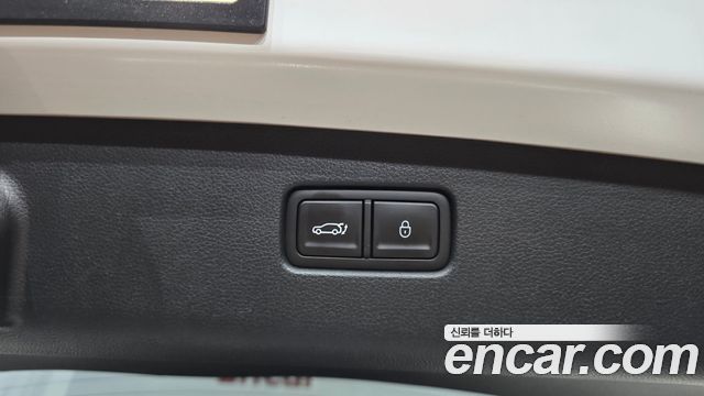 Genesis GV70 2023 — photo 22