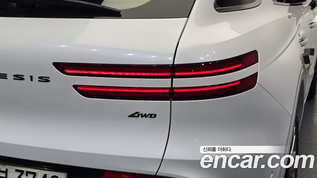 Genesis GV70 2023 — photo 9