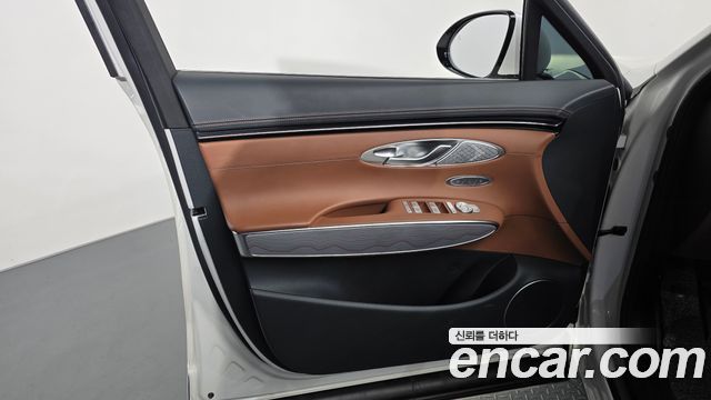 Genesis GV70 2023 — photo 14