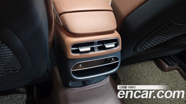Genesis GV70 2023 — photo 28