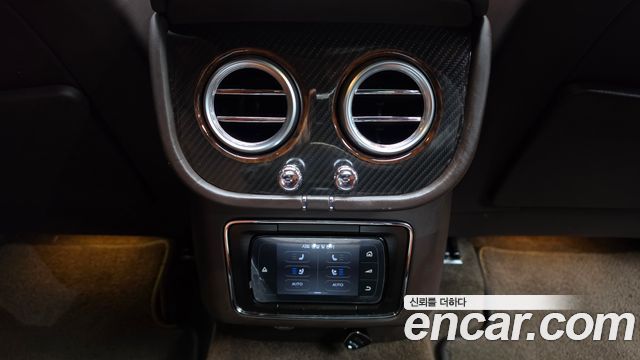 Bentley Bentayga 2017 — photo 24