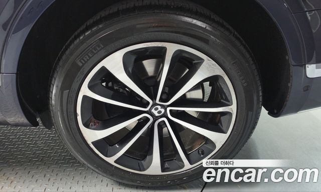 Bentley Bentayga 2017 — photo 7