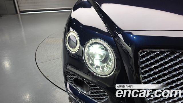 Bentley Bentayga 2017 — photo 8