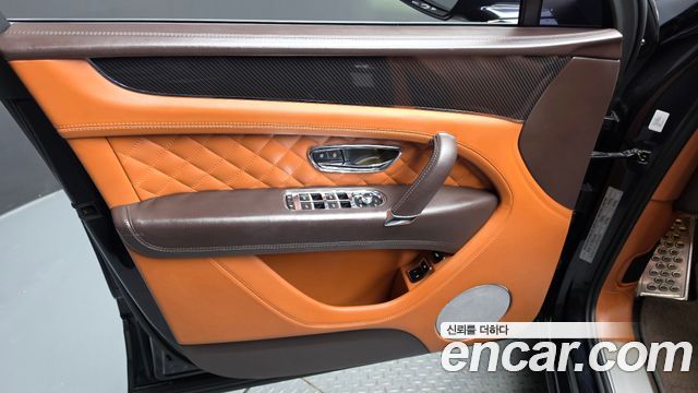 Bentley Bentayga 2017 — photo 14