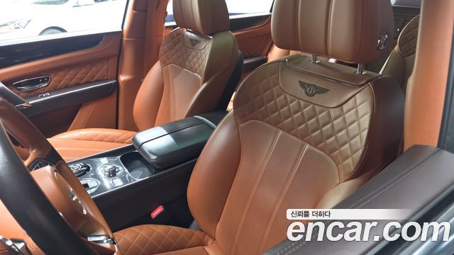 Bentley Bentayga 2017 — photo 31