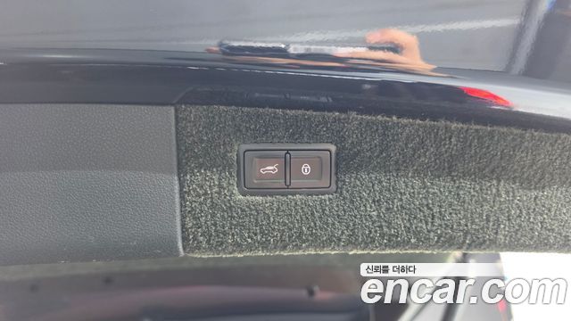 Bentley Bentayga 2017 — photo 33