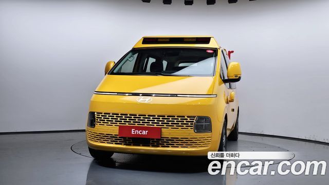 Hyundai Staria 2025 — photo 3