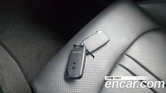 Kia K5 2023 — photo 17