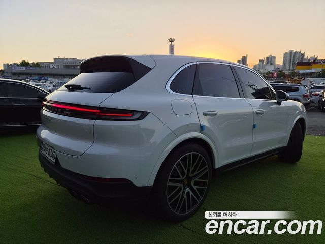 Porsche Cayenne 2024 — photo 3